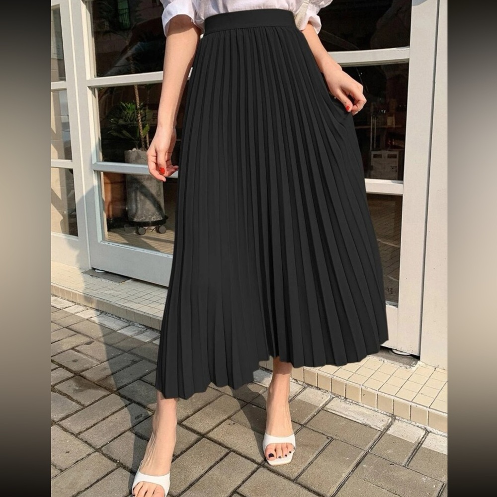 Luxe black pleated skirt